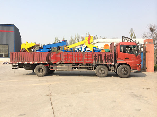 河北橡膠粉碎機裝車(chē)現場(chǎng)